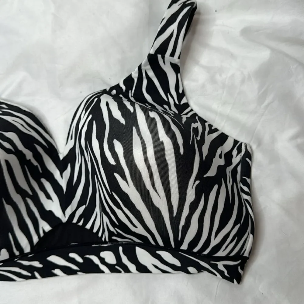 Cacique Women’s‎ Plus Size Zebra Print Lightly Lined No Wire. Size 40DDD.